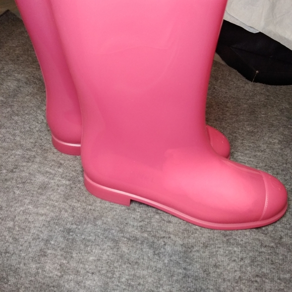 SOLD!!!!!!!Chanel Rain pink Boots - Picture 11 of 11